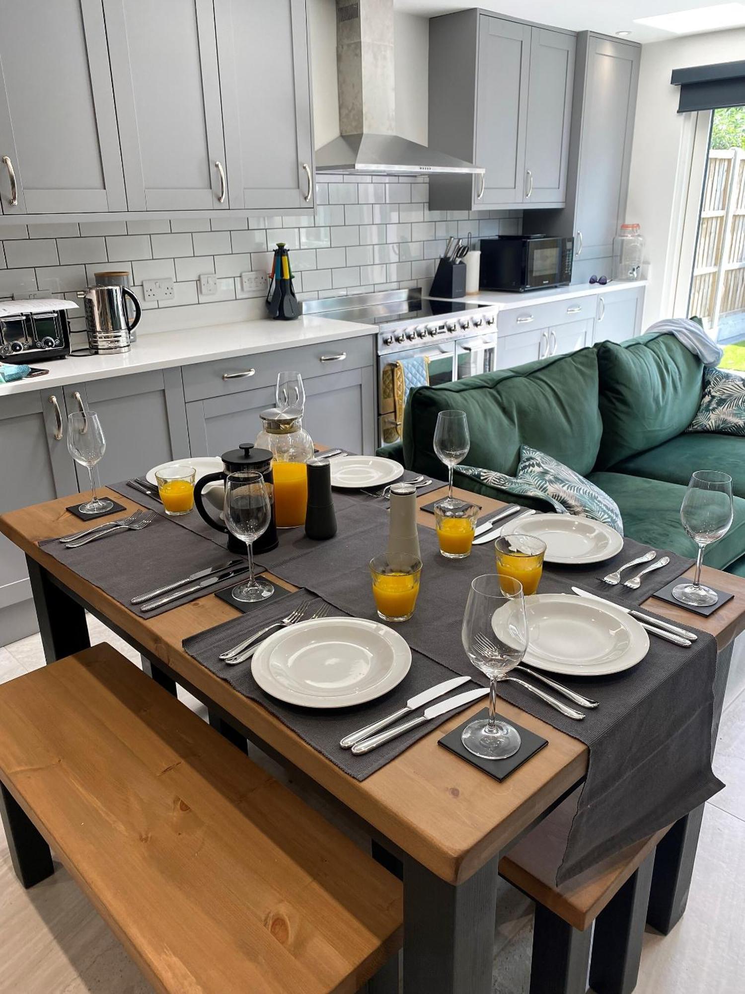 Superb Townhouse Near Vibrant Gloucester Road 布里斯托 外观 照片