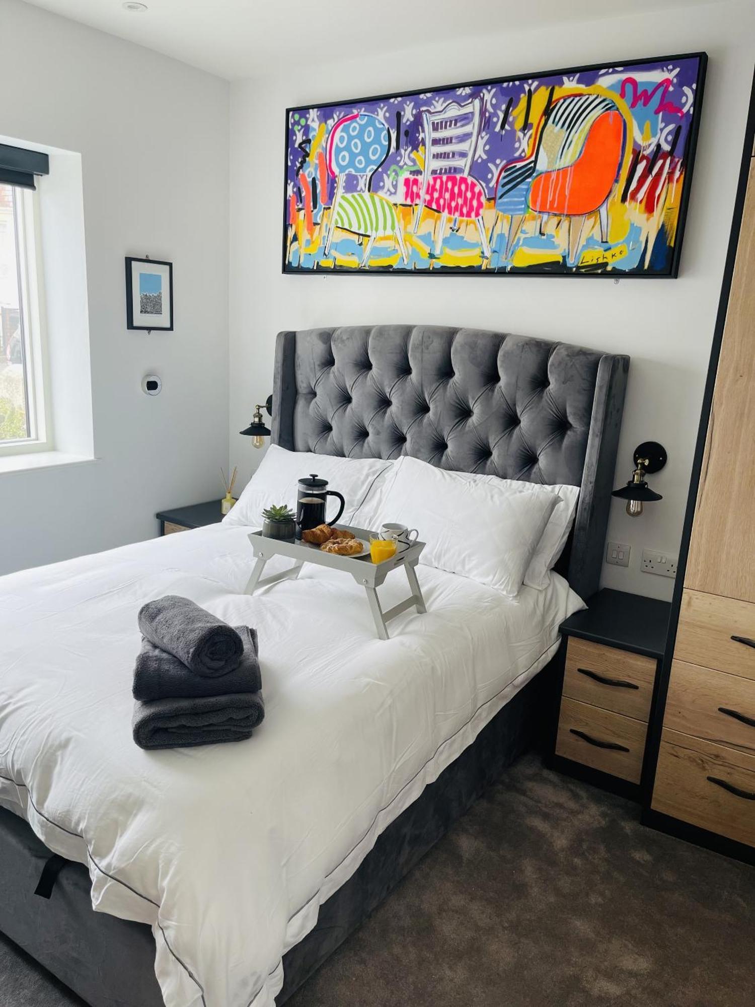 Superb Townhouse Near Vibrant Gloucester Road 布里斯托 客房 照片